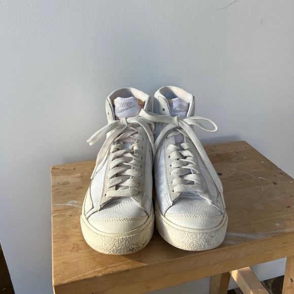 Nike Women's Blazer Mid Sneaker - Picture 2 of 4